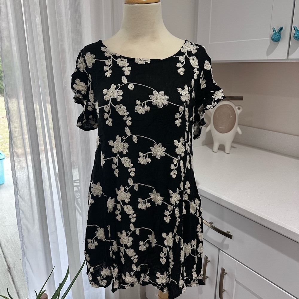 Floral Black and White Tunic